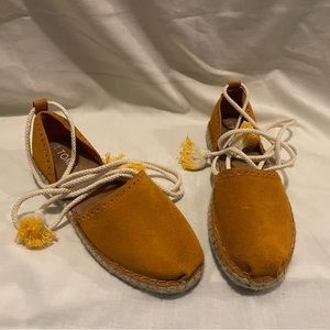 Tom’s , burnt yellow, size W7 Espadrilles